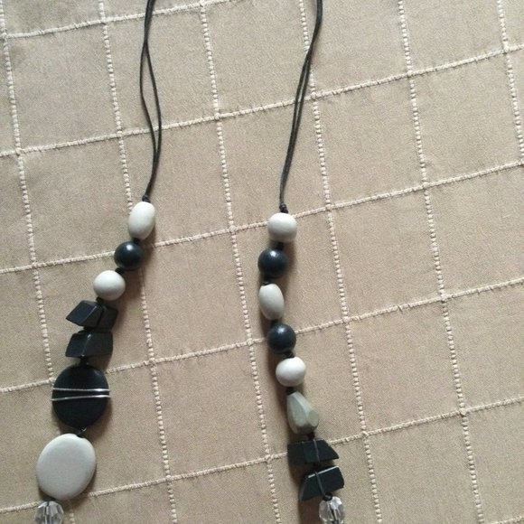 Women's necklace 36" long multimedia chunk black and white - Picture 2 of 4